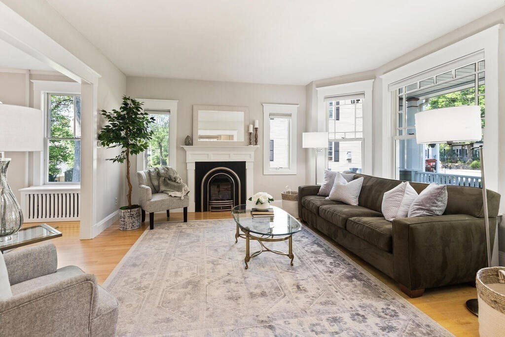 91 Pleasant Street Reading, MA 01867 - Photo 5 of 39