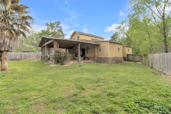 a view of a backyard with garden