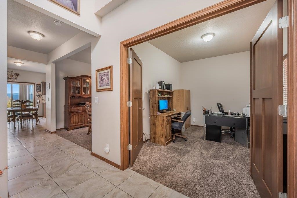 17915 East Daystar Road Spokane Valley, WA 99016 - Photo 7 of 38