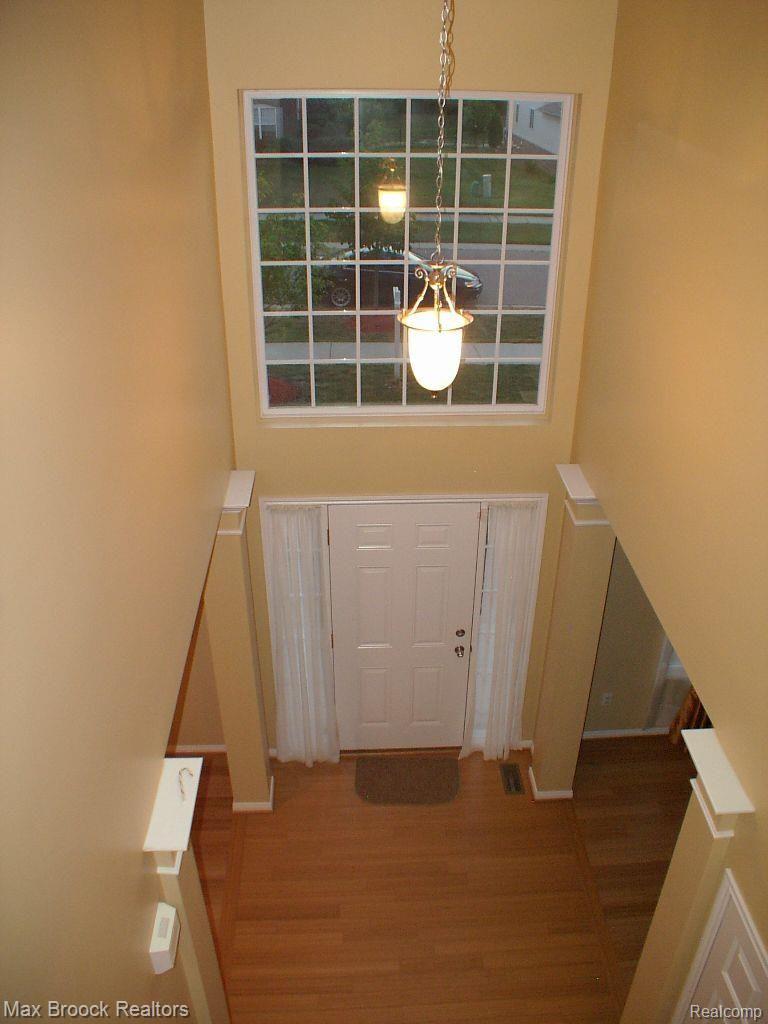 3282 Fantail Drive Rochester, MI 48309 - Photo 4 of 28 Foyer from above