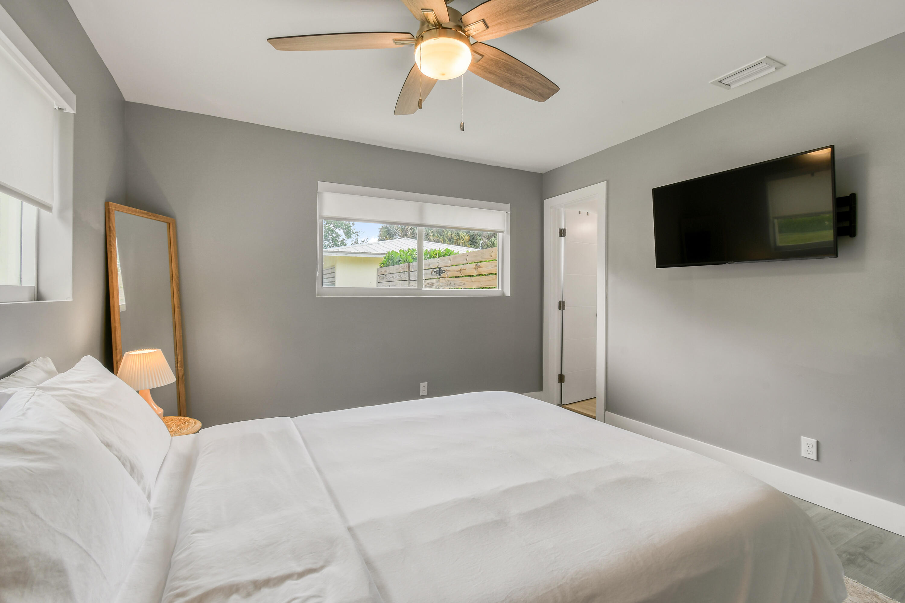 400 Tequesta Drive Tequesta, FL 33469 - Photo 20 of 38 Bedroom 2 to private bath