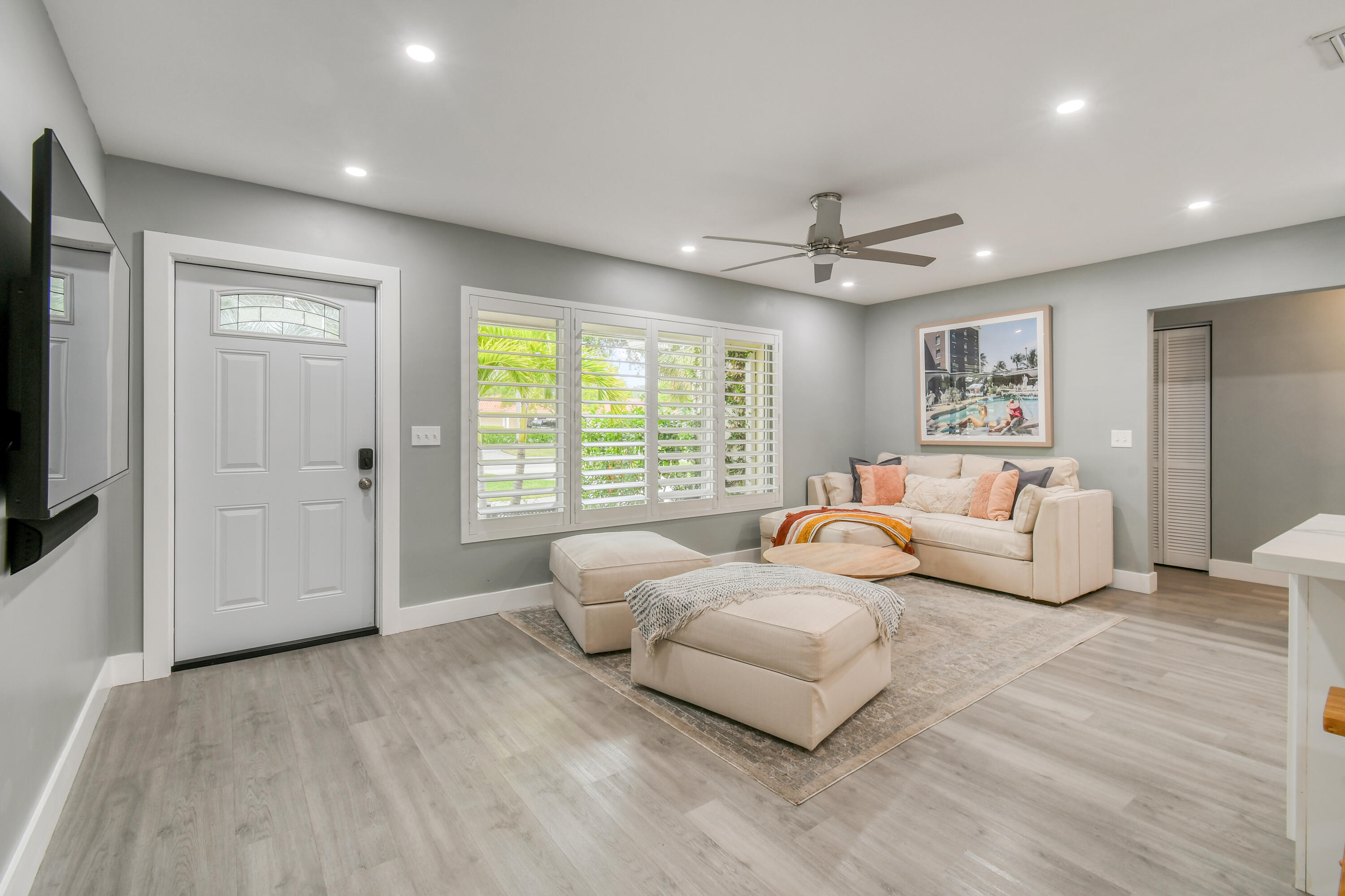 400 Tequesta Drive Tequesta, FL 33469 - Photo 3 of 38 Living Room