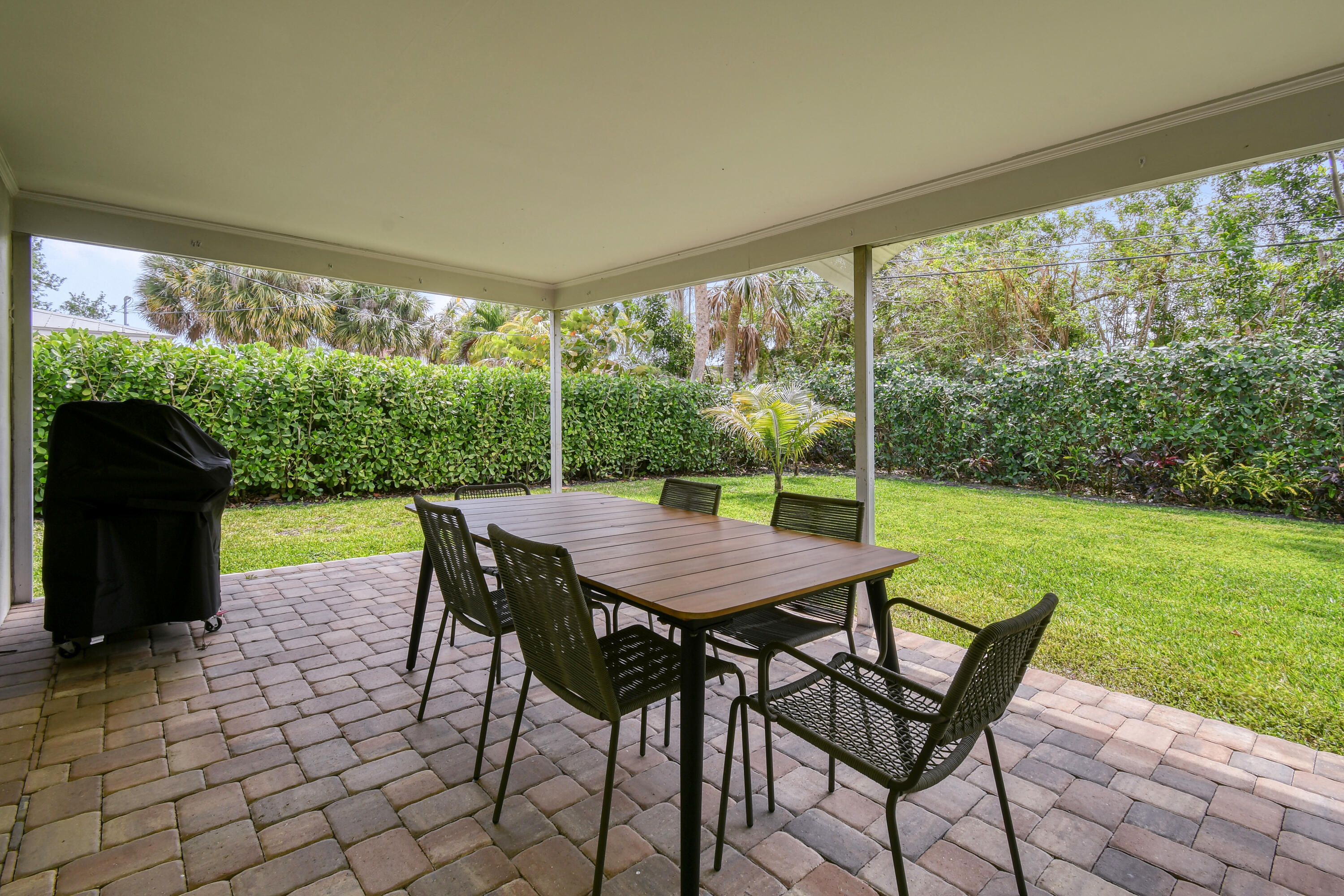 400 Tequesta Drive Tequesta, FL 33469 - Photo 32 of 38 Patio to Yard