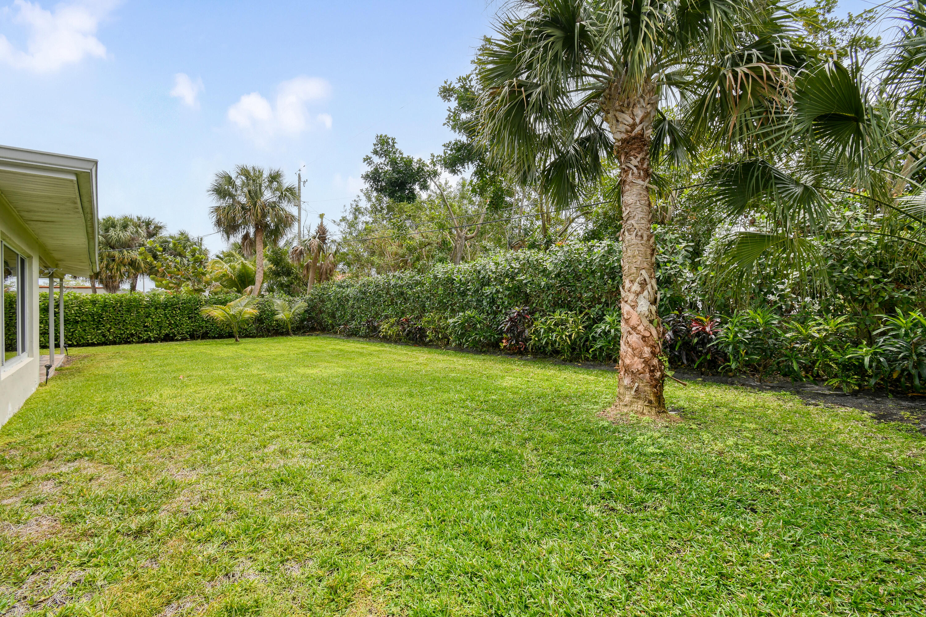 400 Tequesta Drive Tequesta, FL 33469 - Photo 34 of 38 Rear Yard