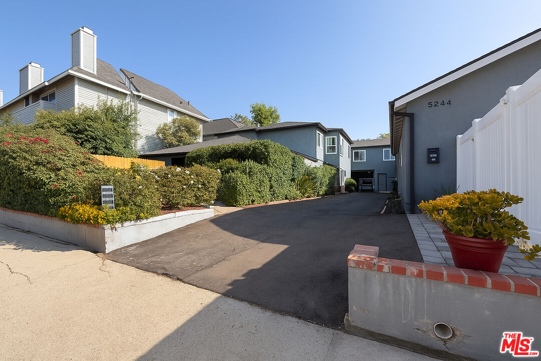 5244 Whitsett Avenue, Unit 1/4 Valley Village, CA 91607 - Photo 13 of 13 a view of a couches in patio of the house