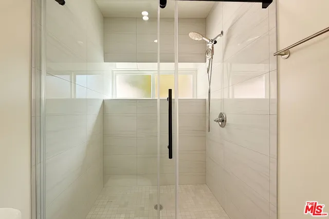 $1,798 | 5244 Whitsett Avenue, Unit 1/4, Valley Village, CA 91607