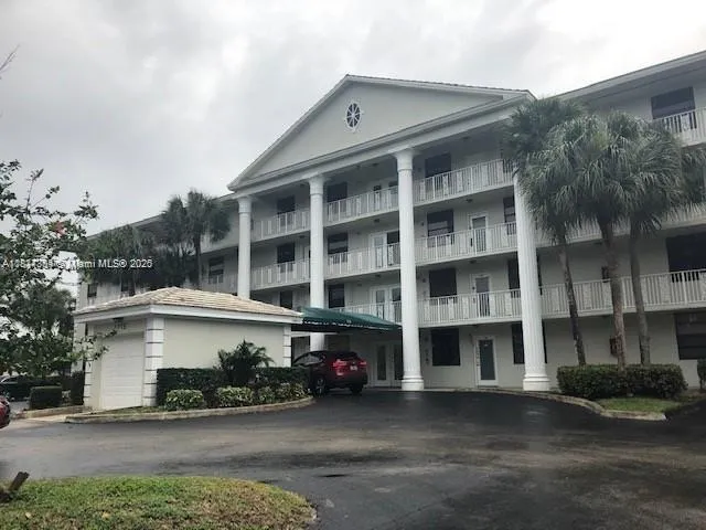$2,250 | 1715 Whitehall Drive, Unit 405, Davie, FL 33324