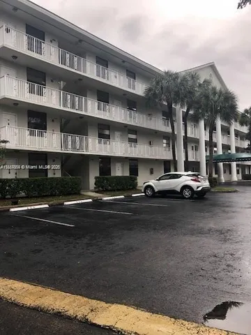 $2,250 | 1715 Whitehall Drive, Unit 405, Davie, FL 33324