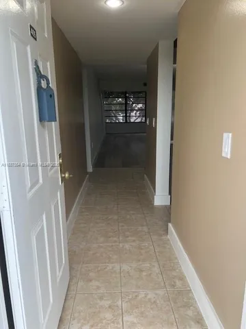 $2,250 | 1715 Whitehall Drive, Unit 405, Davie, FL 33324