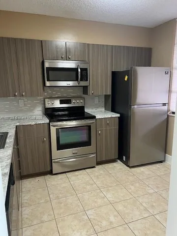 $2,250 | 1715 Whitehall Drive, Unit 405, Davie, FL 33324