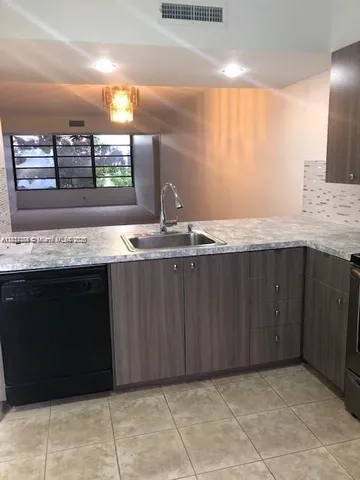 $2,250 | 1715 Whitehall Drive, Unit 405, Davie, FL 33324