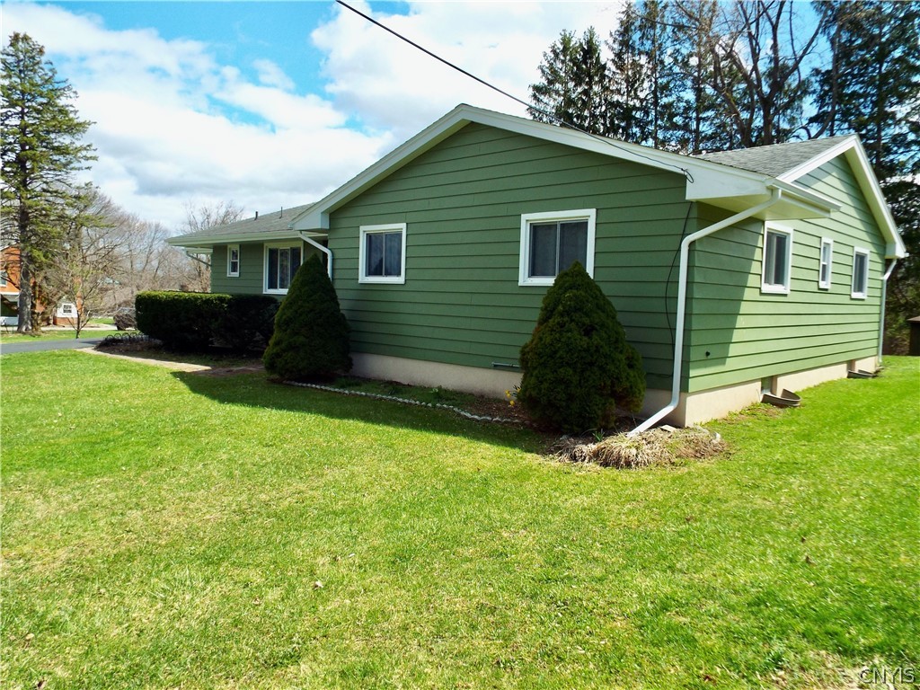 381 Genesee Street Oneida, NY 13421 - Photo 5 of 50