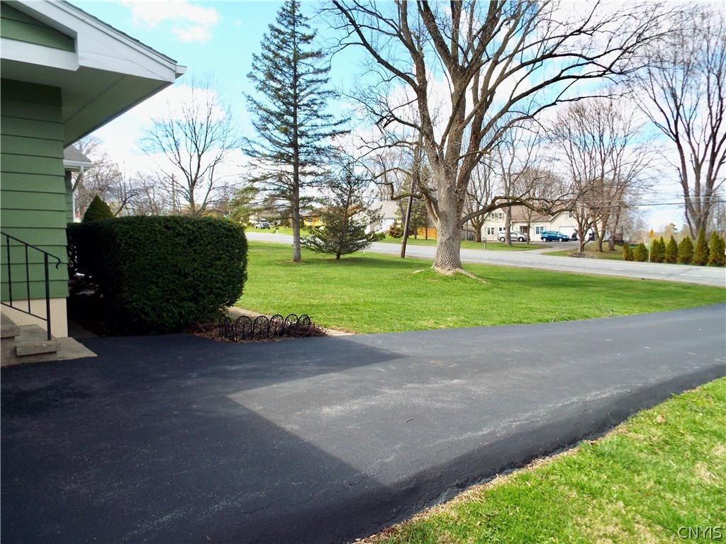 381 Genesee Street Oneida, NY 13421 - Photo 9 of 50