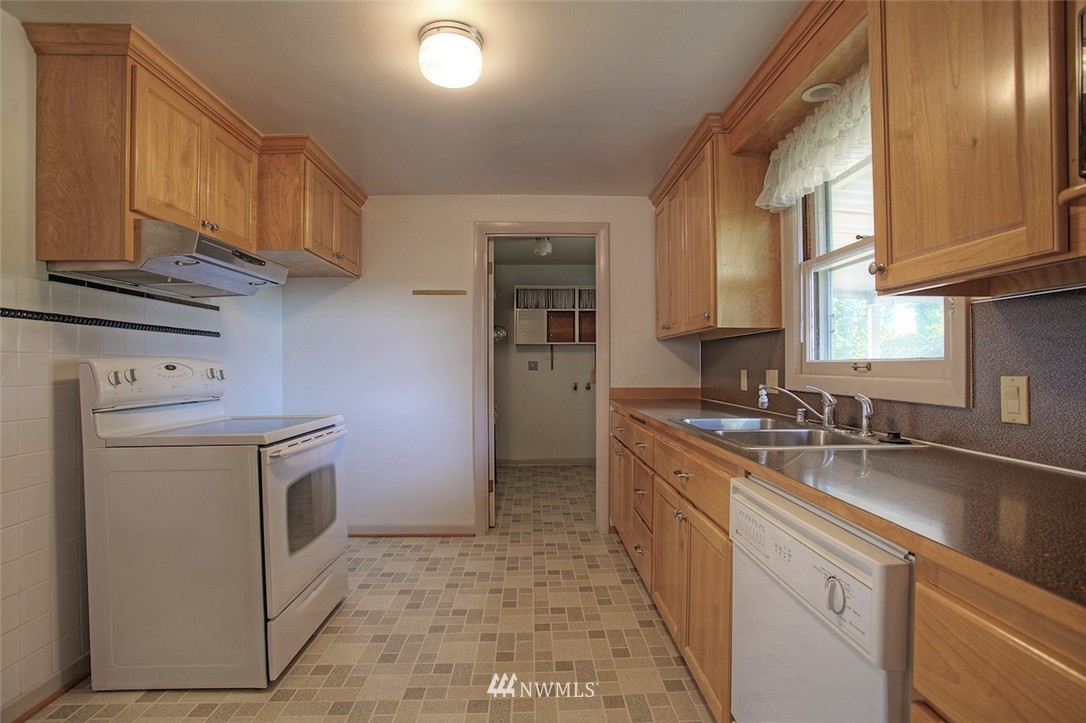 6010 Wildaire Road Southwest Tacoma, WA 98499 - Photo 11 of 24 Gallery Image 11