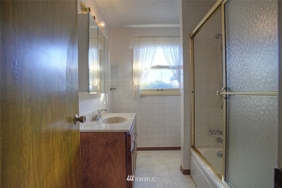 6010 Wildaire Road Southwest Tacoma, WA 98499 - Photo 15 of 24 Gallery Image 15