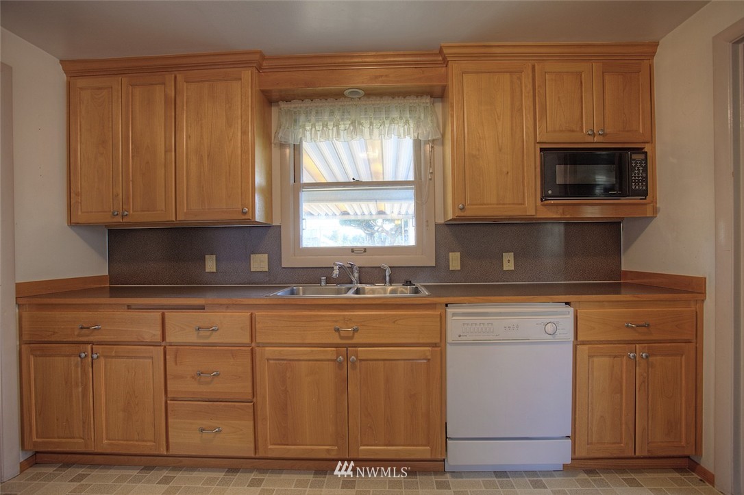 6010 Wildaire Road Southwest Tacoma, WA 98499 - Photo 9 of 24 Gallery Image 9