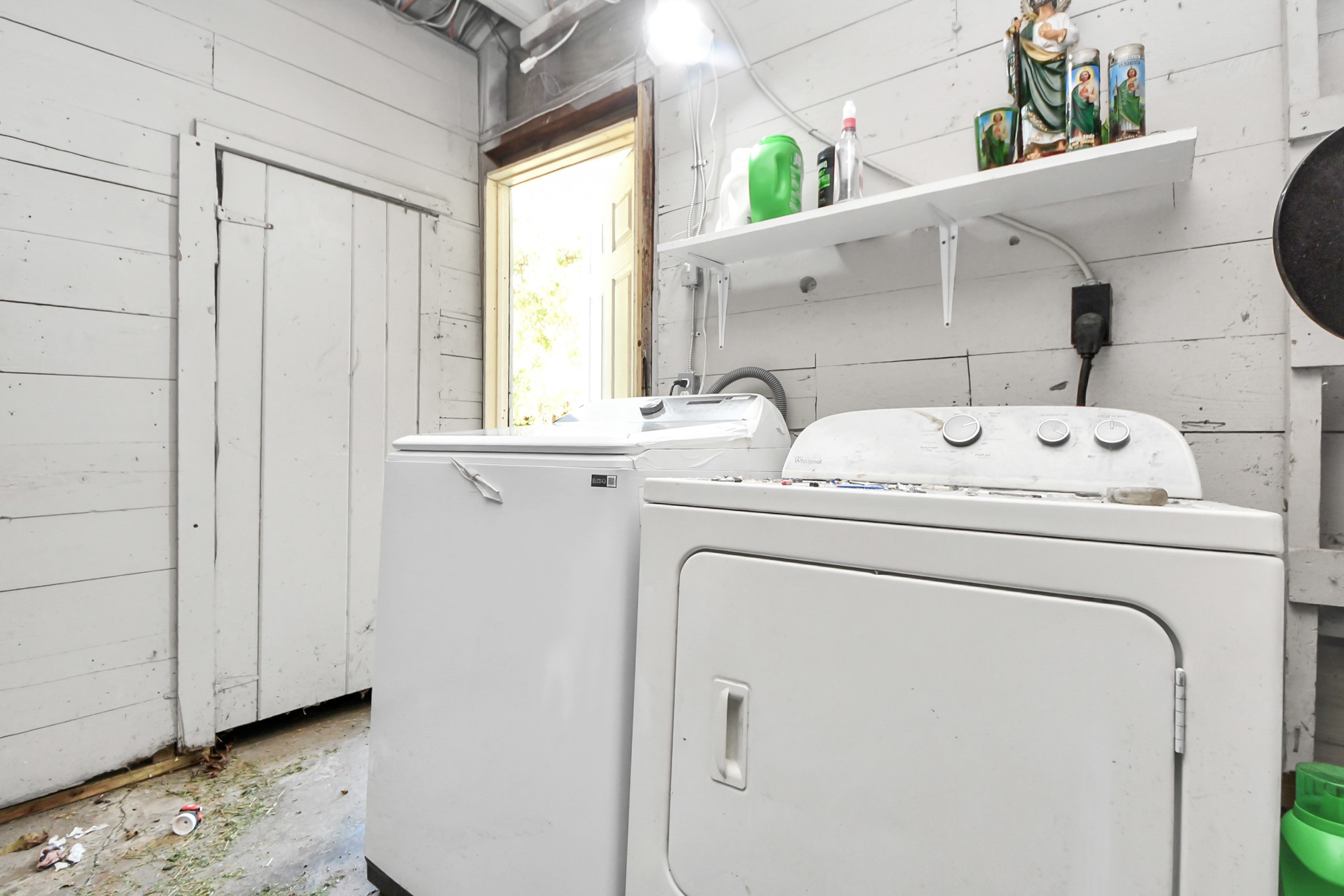 11025 Muscatine Street Houston, TX 77029 - Photo 18 of 33 a utility room with dryer and washer