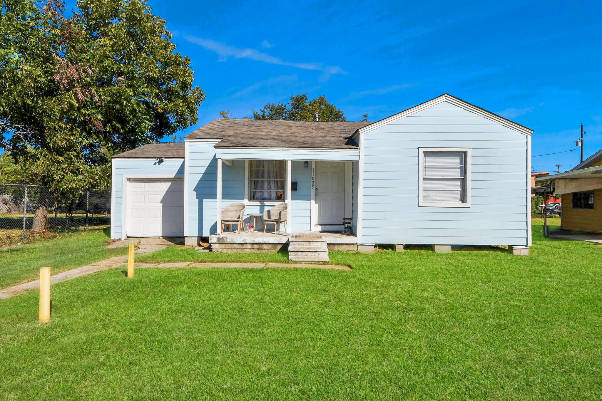 11025 Muscatine Street Houston, TX 77029 - Photo 20 of 33 a view of a house with backyard and sitting area