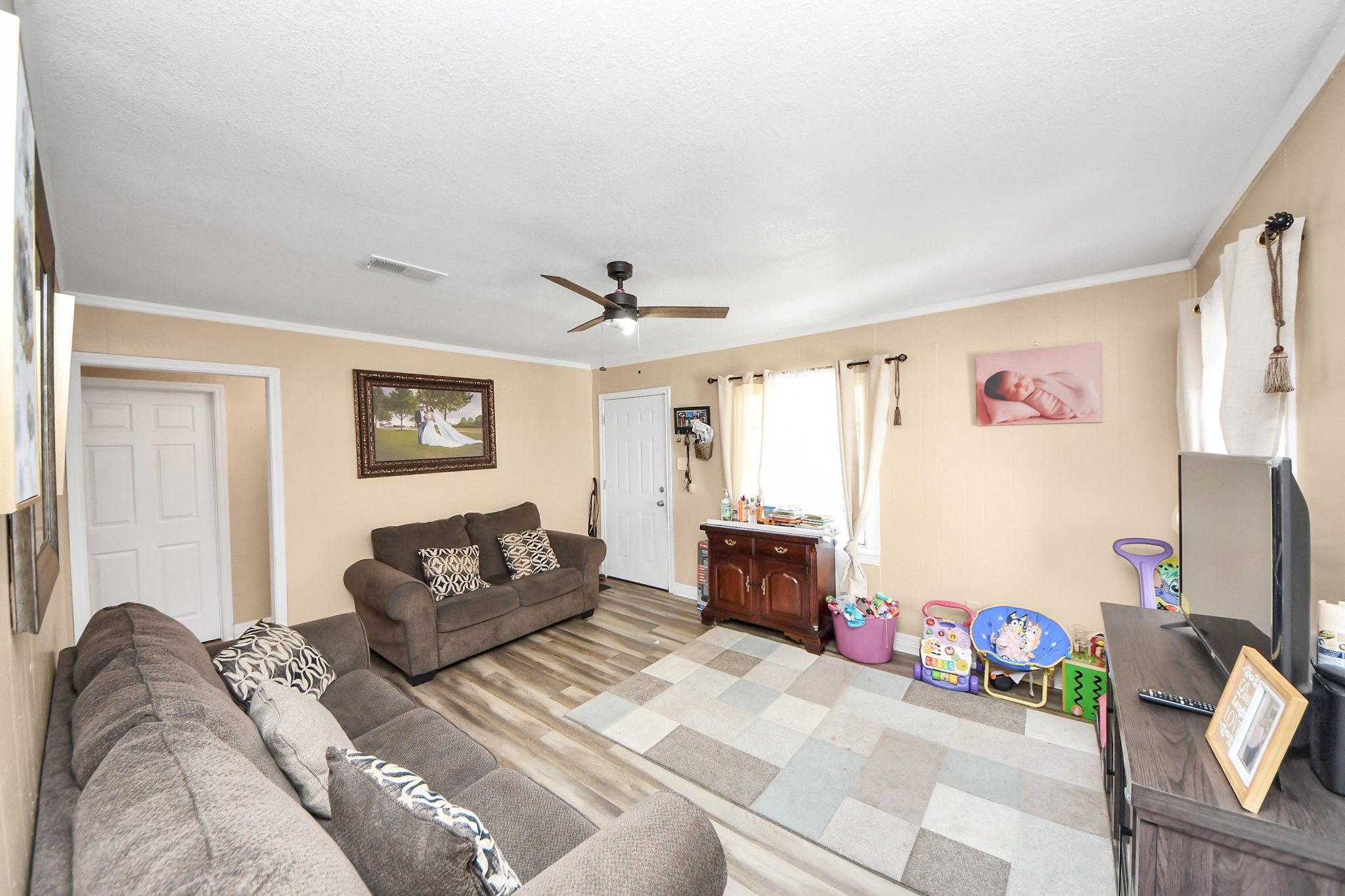 11025 Muscatine Street Houston, TX 77029 - Photo 2 of 33 a living room with furniture and a flat screen tv