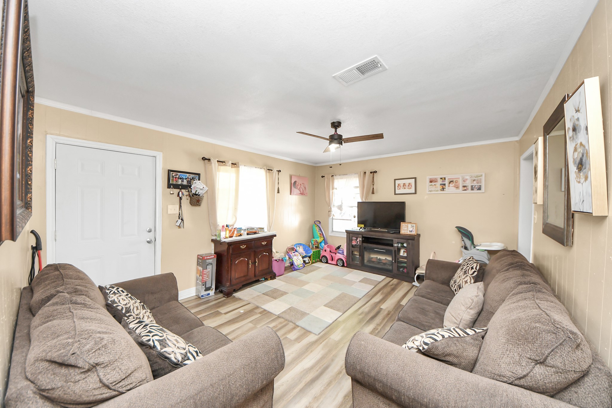 11025 Muscatine Street Houston, TX 77029 - Photo 3 of 33 a living room with furniture and a flat screen tv