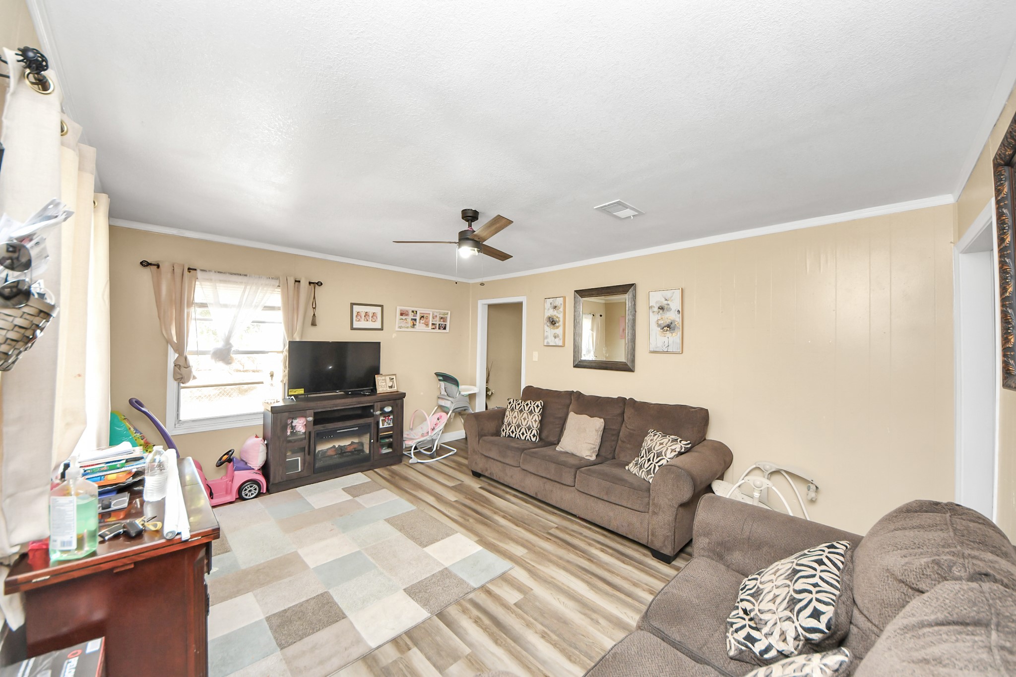 11025 Muscatine Street Houston, TX 77029 - Photo 5 of 33 a living room with furniture and a flat screen tv