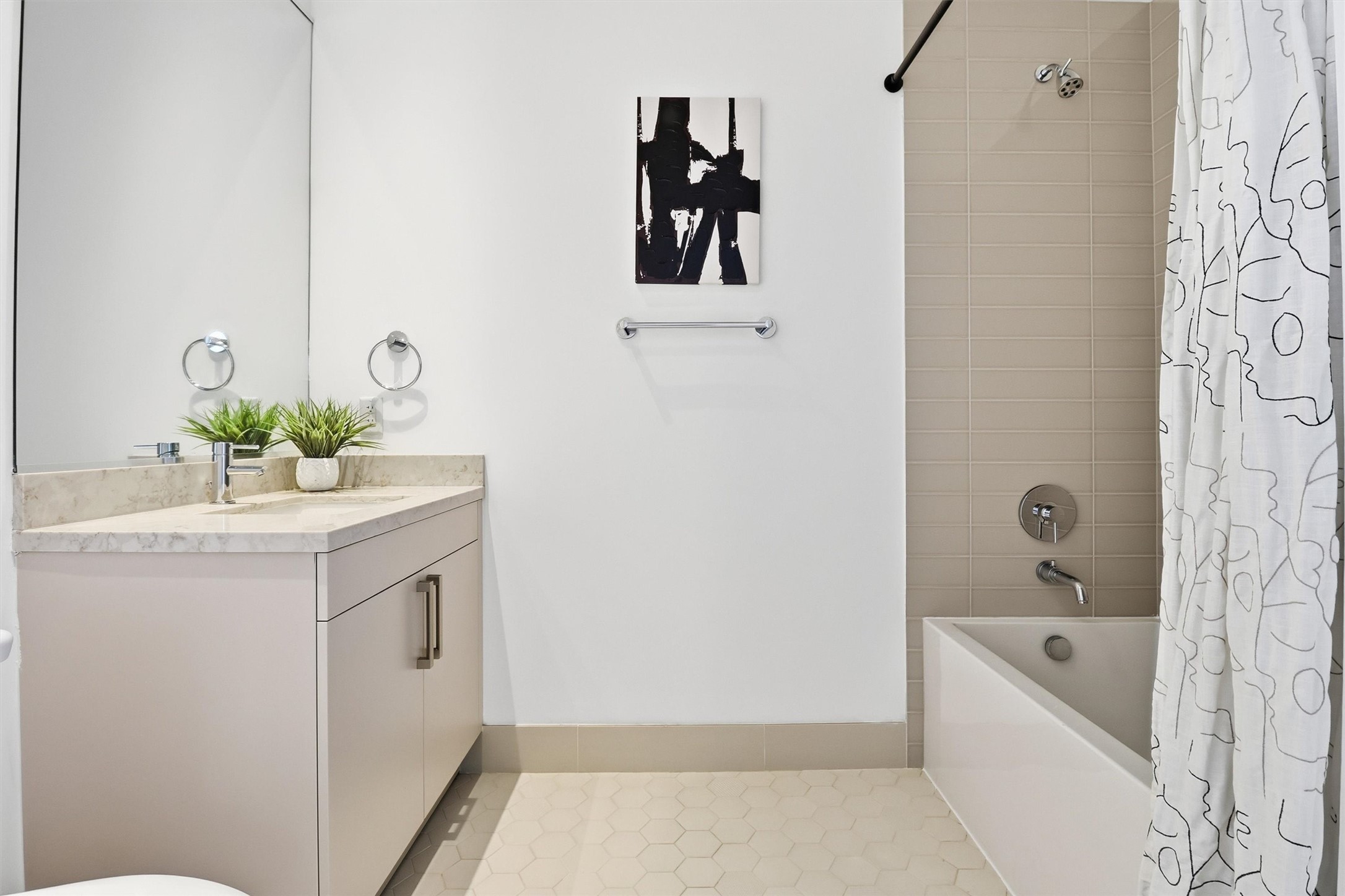 1409 Post Oak Boulevard, Unit 2004 Houston, TX 77056 - Photo 38 of 49 a bathroom with a bathtub sink and mirror