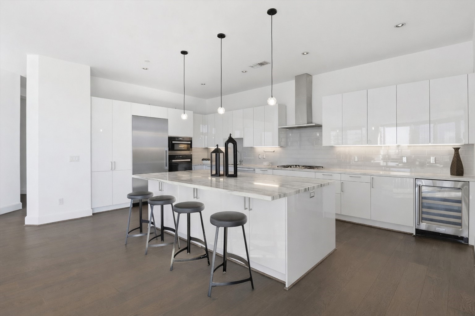 1409 Post Oak Boulevard, Unit 2004 Houston, TX 77056 - Photo 8 of 49 a kitchen with appliances a sink and cabinets