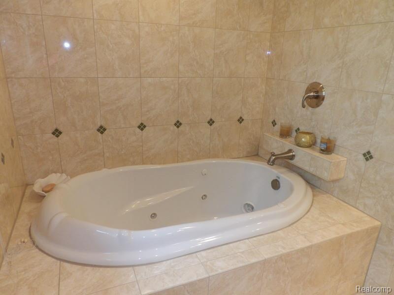 13710 Reeck Road Southgate, MI 48195 - Photo 48 of 63 100_3058.jpg