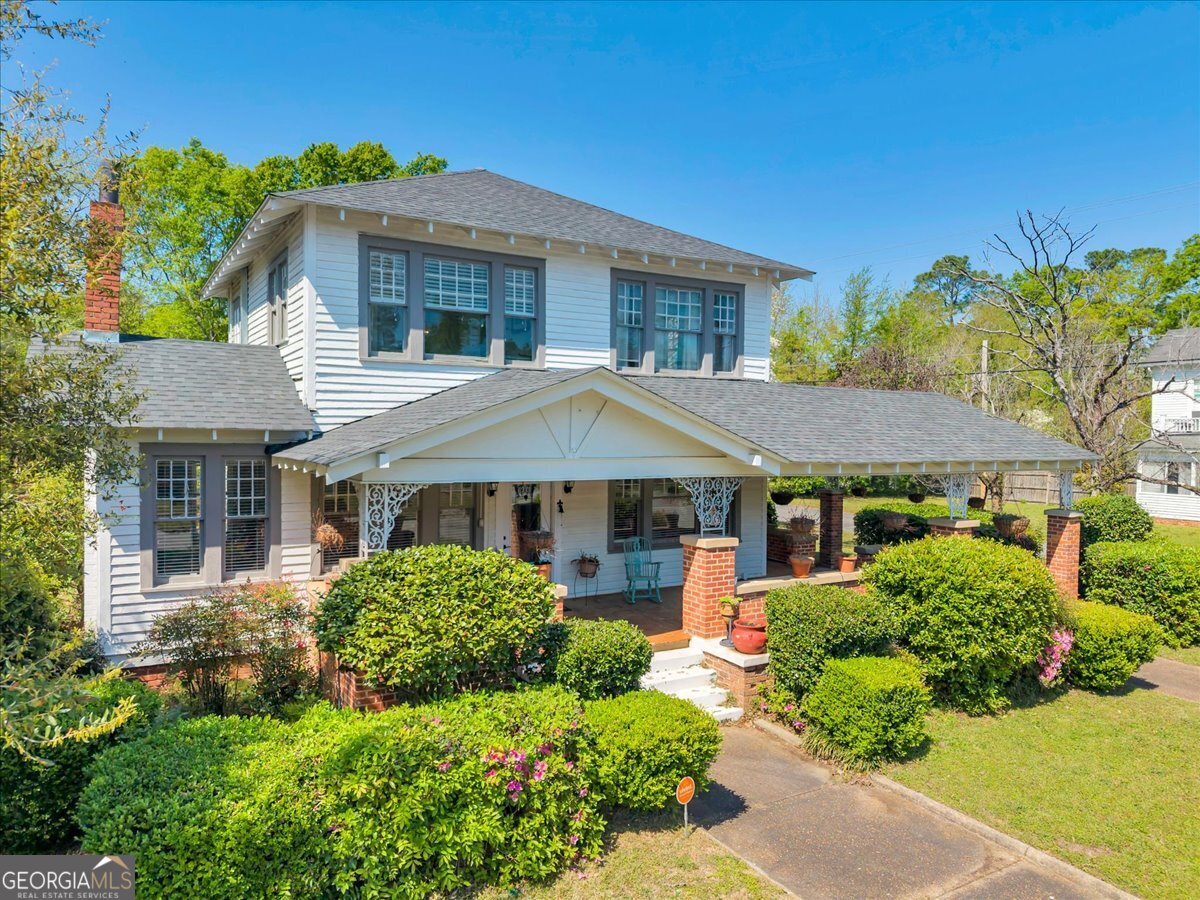 220 West Drive Dublin, GA 31021 - Photo 1 of 44 a house view with a garden space