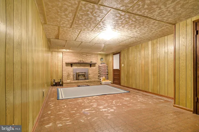 a view of an empty room with a sink
