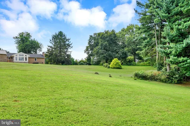 a view of a garden and basketball court