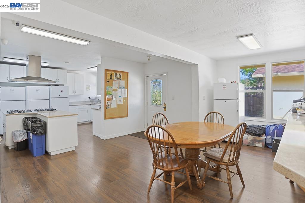 179 Los Ranchitos Road San Rafael, CA 94903 - Photo 2 of 38 a dining room with furniture and window