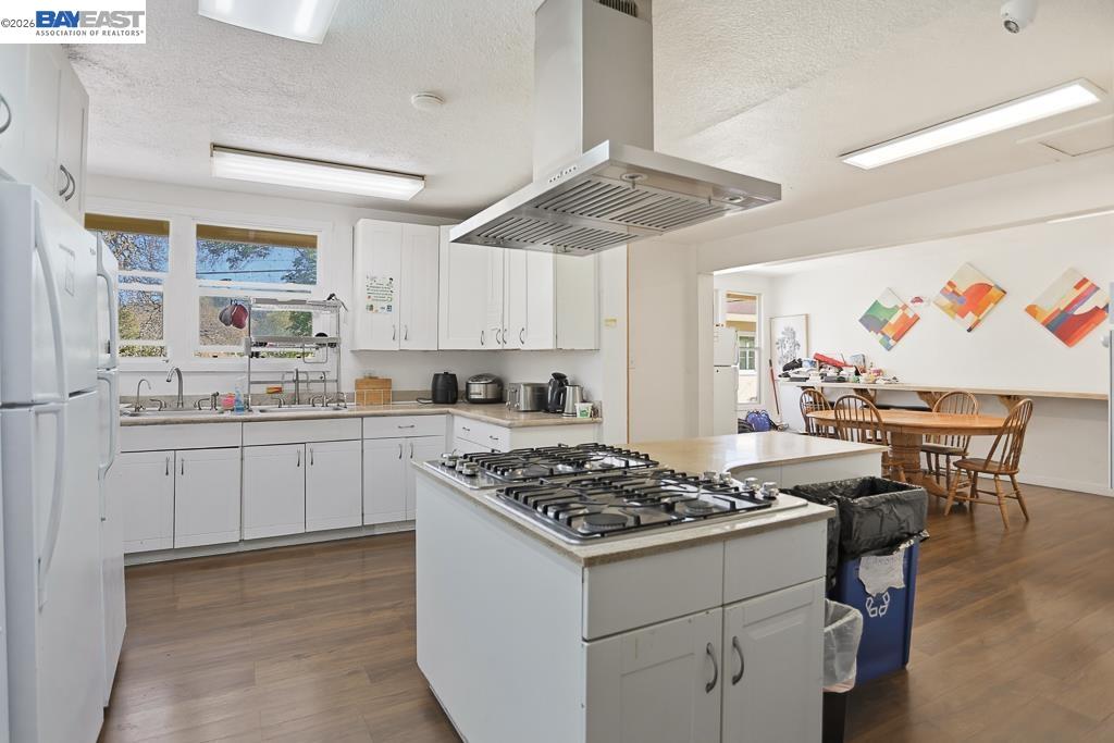 179 Los Ranchitos Road San Rafael, CA 94903 - Photo 3 of 38 a kitchen with a stove a sink and a refrigerator
