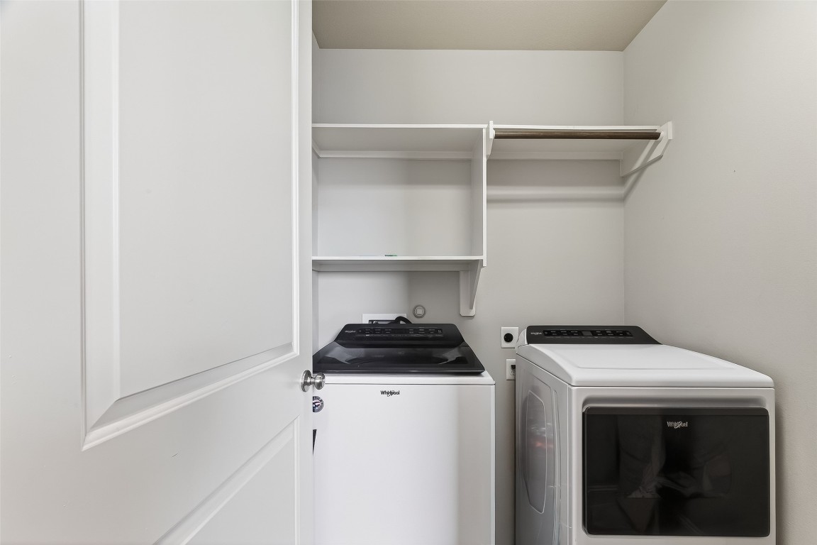605 Meadow Street Houston, TX 77020 - Photo 19 of 31 a close view of washer and dryer