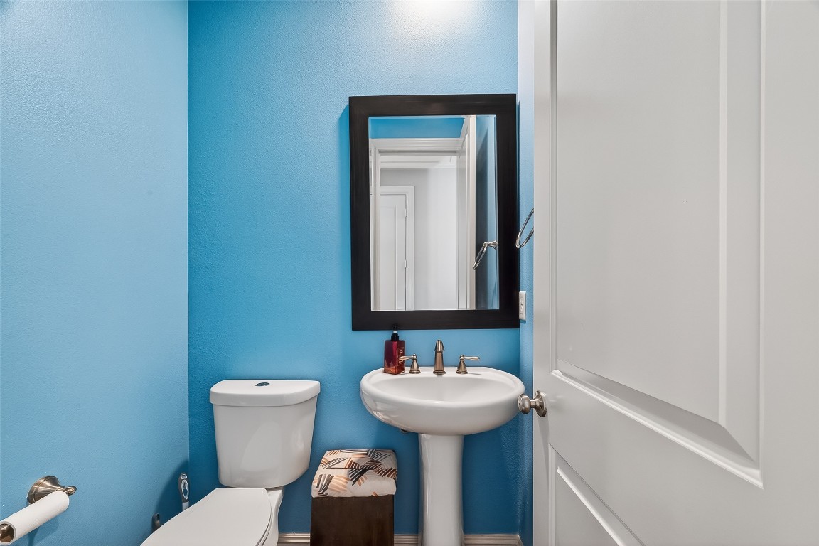 605 Meadow Street Houston, TX 77020 - Photo 20 of 31 a bathroom with a sink a mirror and a toilet