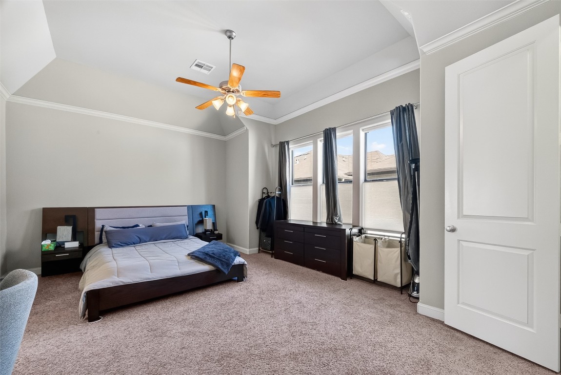 605 Meadow Street Houston, TX 77020 - Photo 21 of 31 a bedroom with furniture and window
