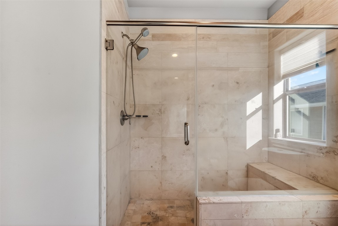 605 Meadow Street Houston, TX 77020 - Photo 28 of 31 a bathroom with a shower and a bathtub