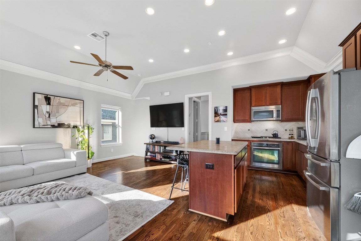 605 Meadow Street Houston, TX 77020 - Photo 7 of 31 a kitchen with stainless steel appliances granite countertop a refrigerator a sink dishwasher a oven and a dining table with wooden floor