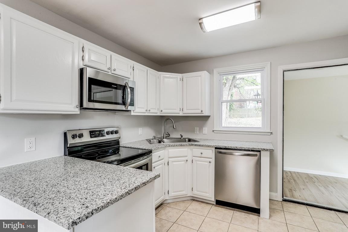 214 Warren Road Cockeysville, MD 21030 - Photo 11 of 35 Kitchen leads to Laundry/Mud Room addition