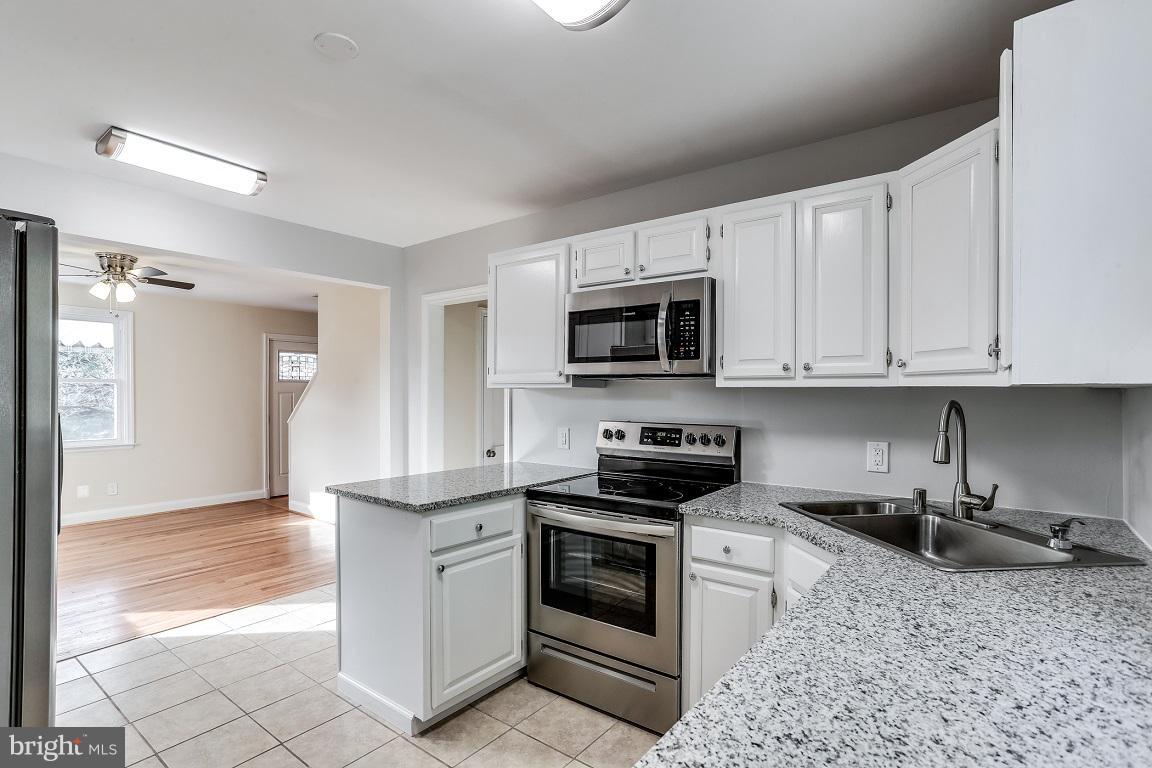 214 Warren Road Cockeysville, MD 21030 - Photo 13 of 35 Kitchen
