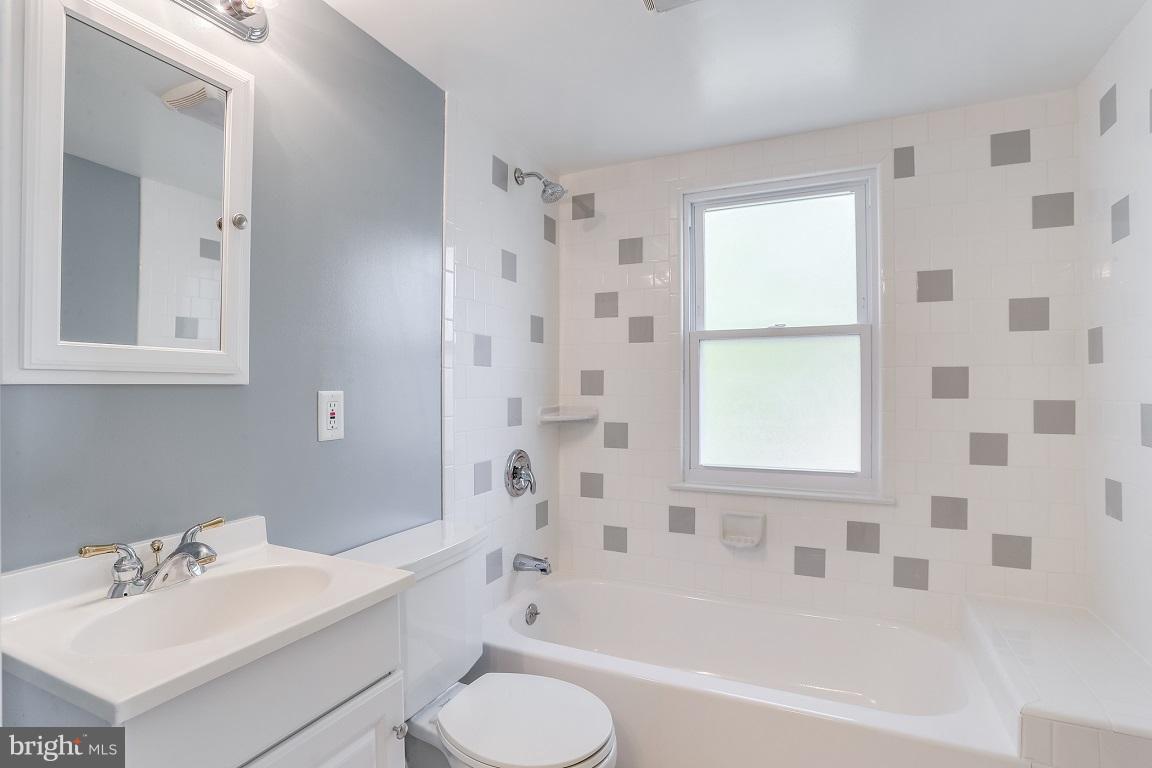214 Warren Road Cockeysville, MD 21030 - Photo 21 of 35 Upper level Full Bathroom