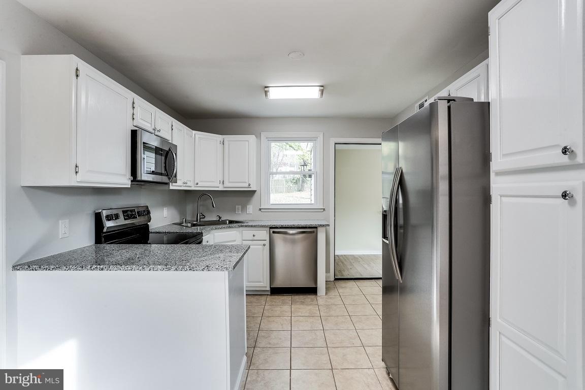 214 Warren Road Cockeysville, MD 21030 - Photo 10 of 35 Kitchen
