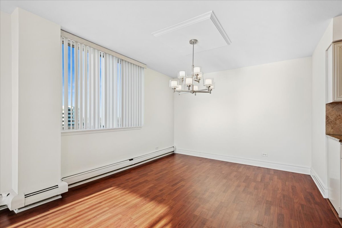 40 North Tower Road, Unit 8F Oak Brook, IL 60523 - Photo 9 of 24