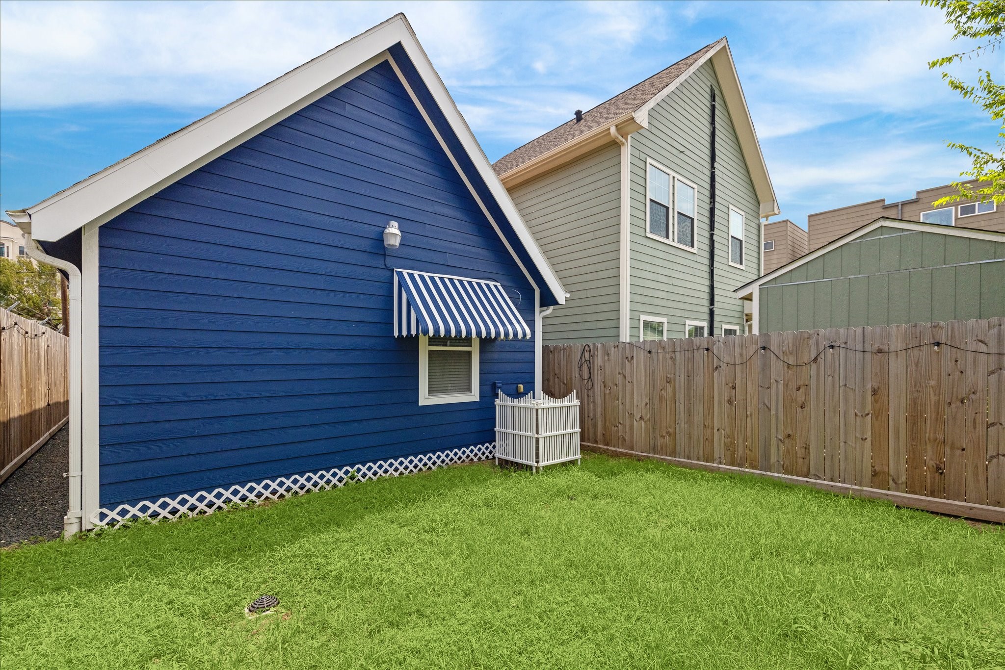 1419 Laird Street Houston, TX 77008 - Photo 15 of 15 a view of outdoor space and yard