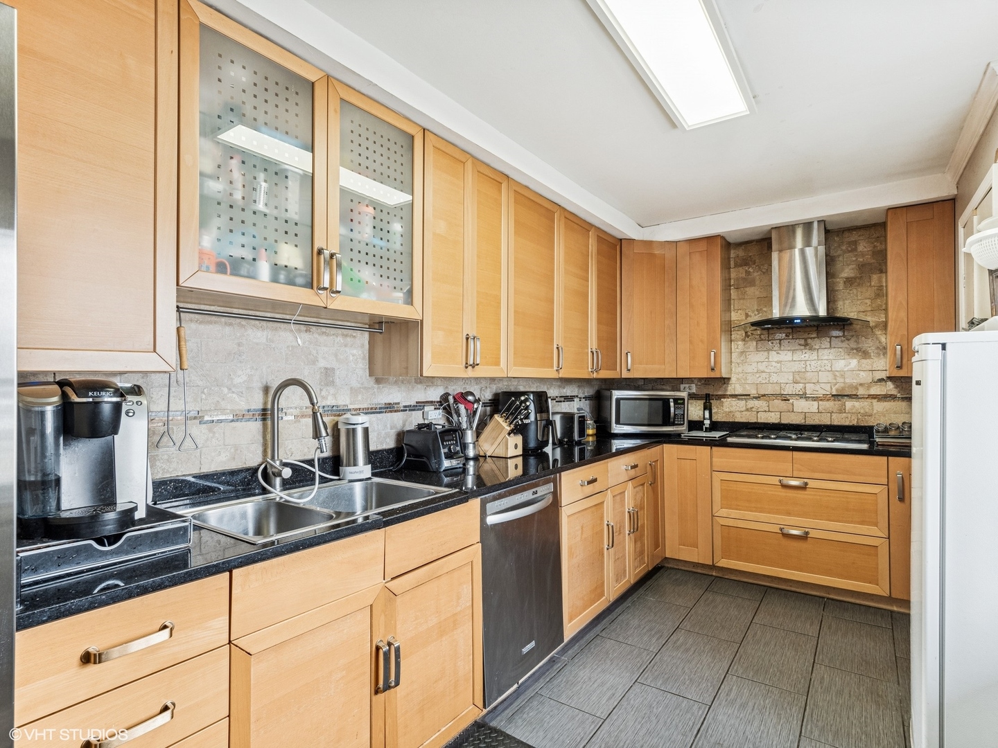 665 Cindy Lane Wheeling, IL 60090 - Photo 6 of 30