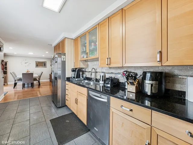 $414,900 | 665 Cindy Lane, Wheeling, IL 60090