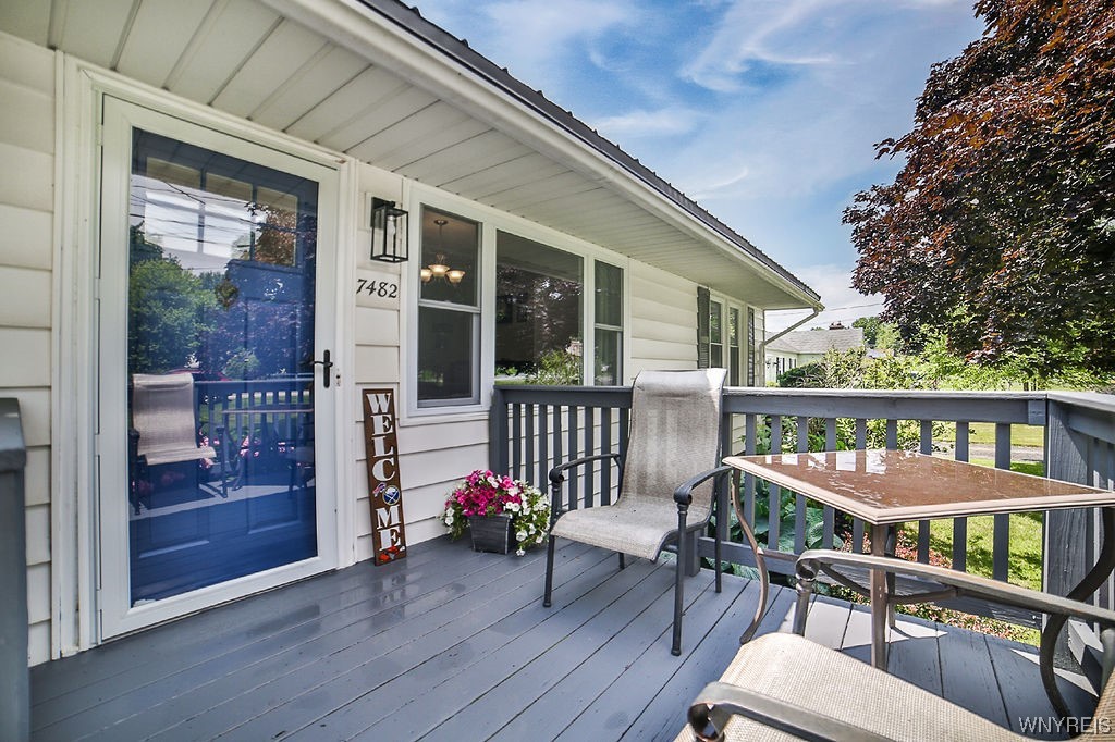 7482 Chestnut Ridge Road Lockport Town, NY 14094 - Photo 2 of 32