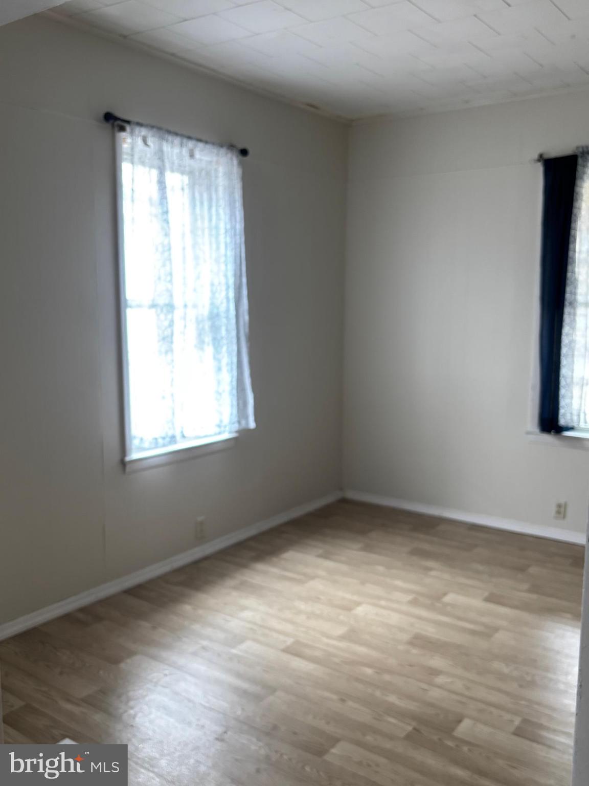 2 Blacks Terrace Paulsboro, NJ 08066 - Photo 3 of 24 an empty room with a window