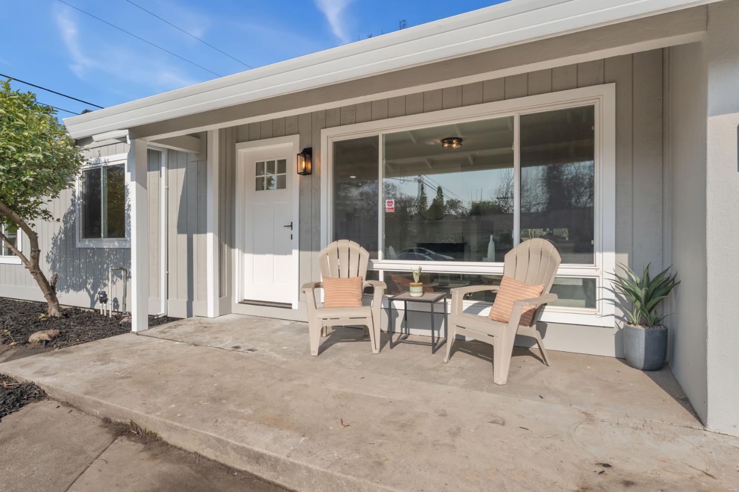 4317 Dennis Way Sacramento, CA 95821 - Photo 2 of 24