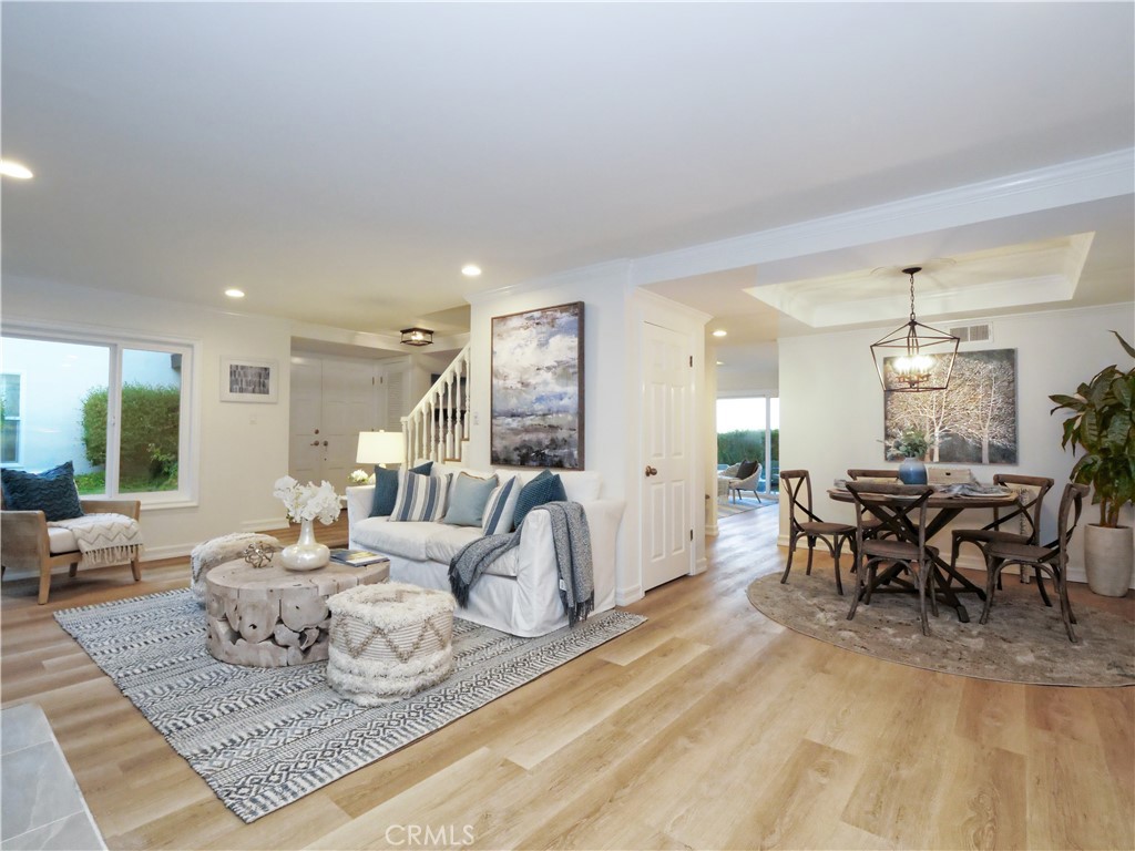 41 Oaktree Lane Rolling Hills Estates, CA 90274 - Photo 13 of 35 a living room with furniture